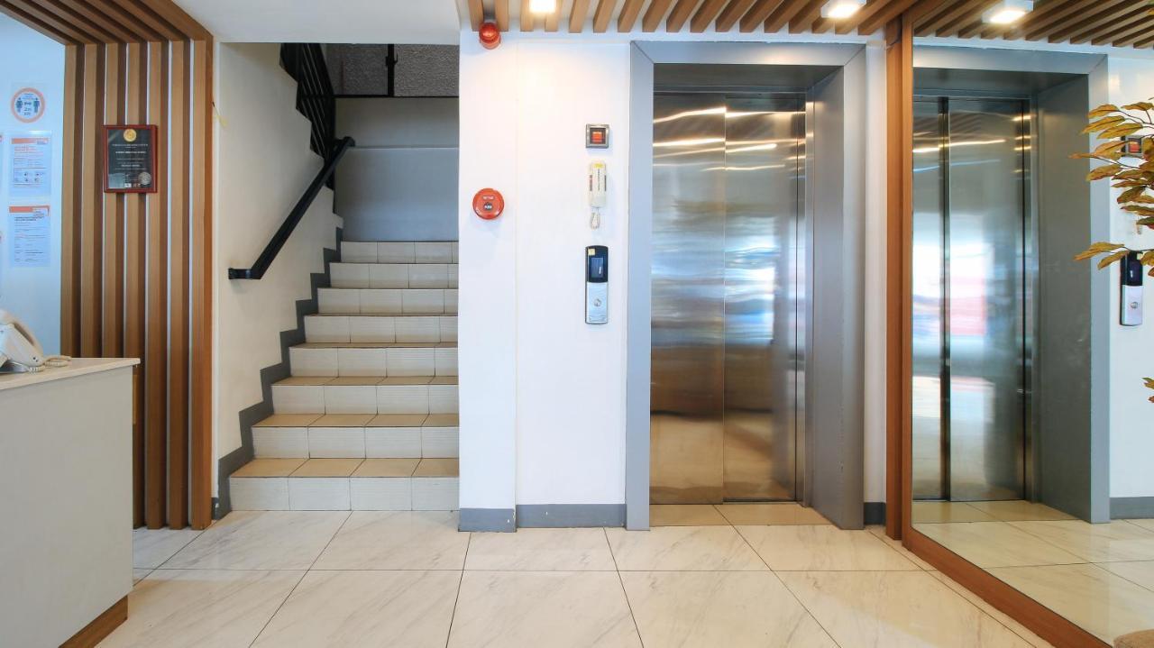 Reddoorz Plus @ Jardin Suites Guadalupe Nuevo Mandaluyong Buitenkant foto